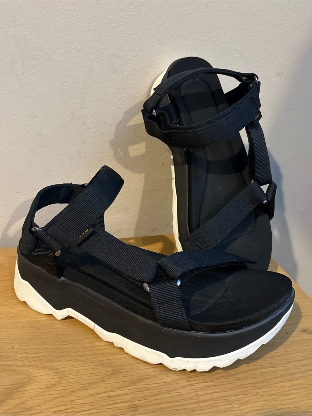 TEVA WOMEN JADITO UNIVERSAL BLACK FLATFORM PLATFORM SANDALS Women’s 9